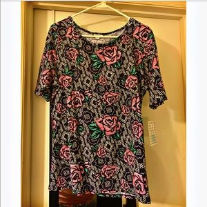 NWT LuLaRoe Gigi Shirt